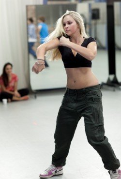 Alicia Banit - Kat in der Dance Academy - Foto: ZDF und Mark Rogers-Werner Film Productions