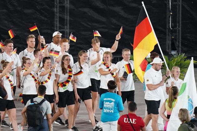 World Games 2022 Tanzen, Tanzsport, Ergebnisse Latein-Tänze Finale & Rock'n'Roll Qualifikation am 8.7.2022 - hier im Bild deutsche Sportler bei der Eröffnungsfeier der World Games 2022 - vorn als Fahneträgerin die Tänzerin Michelle Uhl