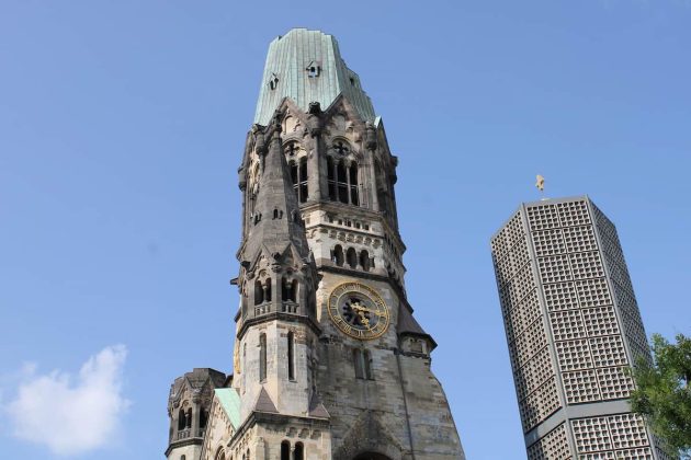 Tanzen Open Air August 2022 auf Breitscheidplatz in Berlin-Charlottenburg