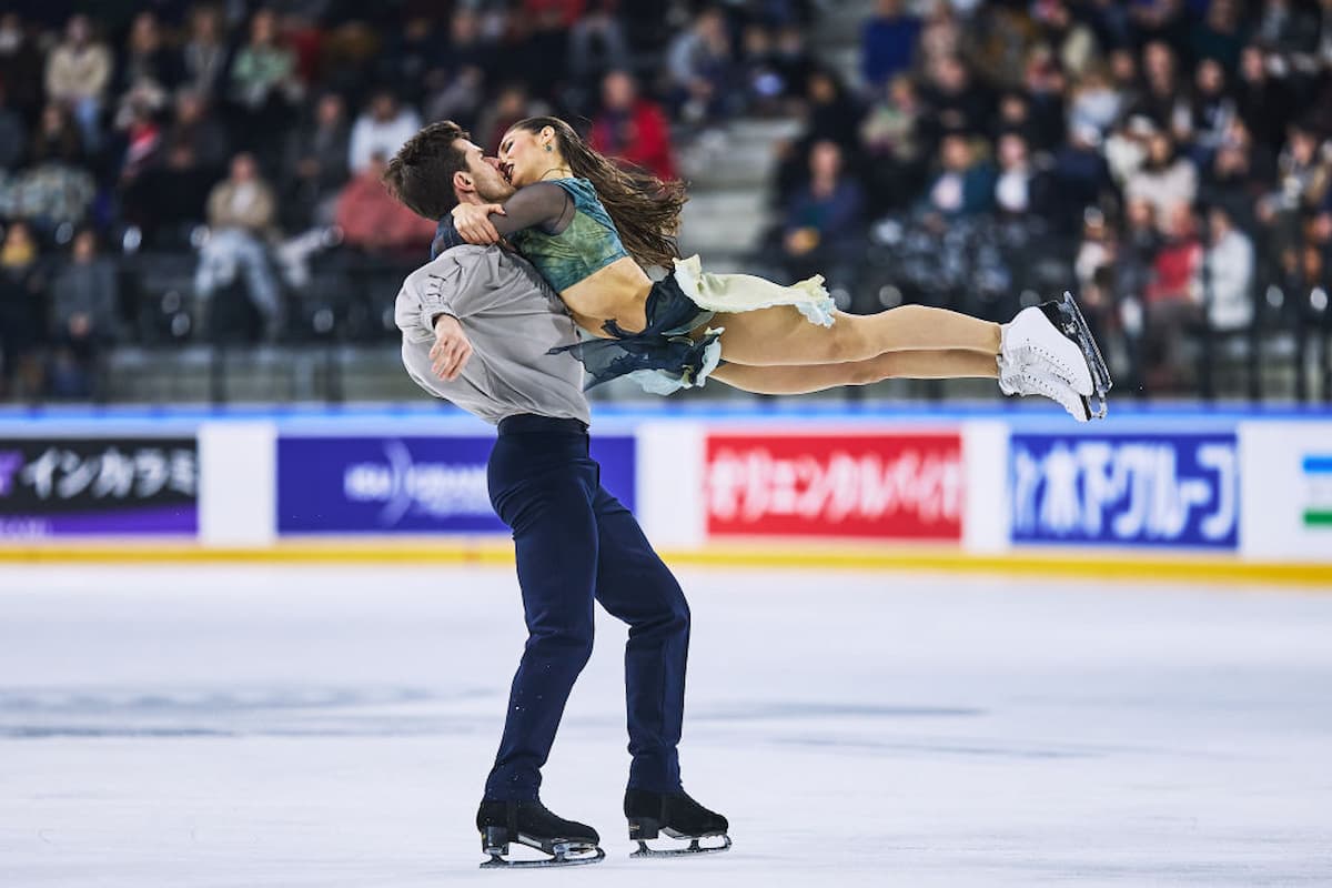 Laurence Fournier Beaudry & Nikolaj Soerensen - Eistanz-Paar aus Kanada beim ISU Grand Prix Frankreich 2023