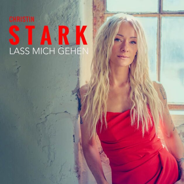 Christin Stark mit neuen Tönen, neuem Schlager “Lass mich gehen” und Tanz-Szenen im Video - hier im Bild das Single-Cover zum Song "Lass mich gehen" mit Christin Stark in Großaufnahme in einem roten Kleid