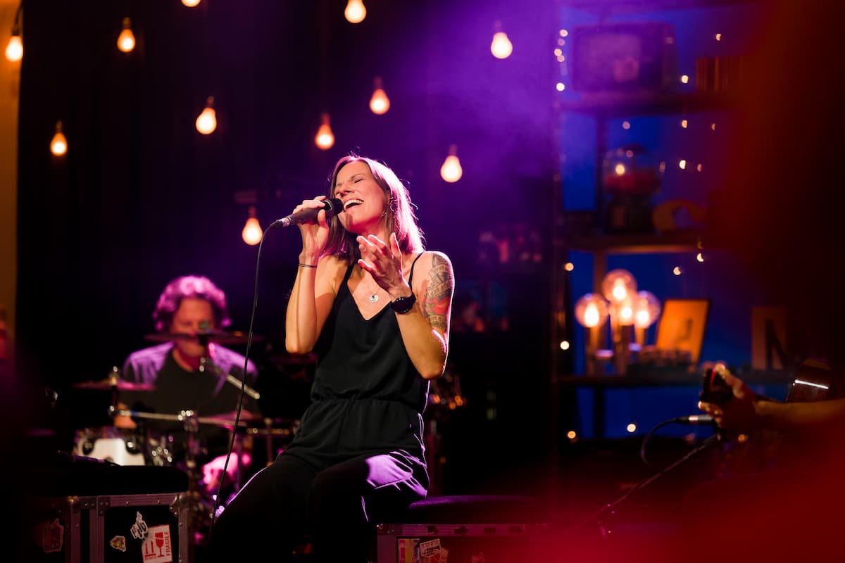Christina Stürmer auf der Bühne beim MTV Unplugged Live-Konzert