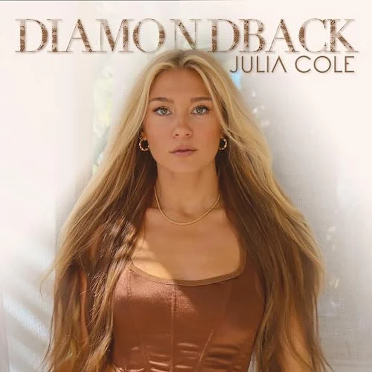 Julia Cole veröffentlicht neuen Country-Song “Diamondback”