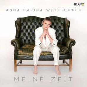 Anna-Carina Woitschack - Neue Schlager-CD “Meine Zeit” - eine CD-Kritik - hier im Bild das CD-Cover mit der Künstlerin im Mittelpunkt