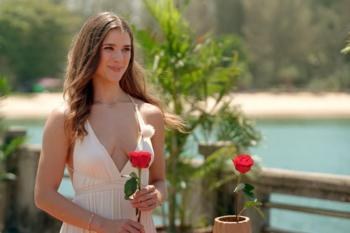 Bachelorette Stella bei ihrer ersten Rosen-Vergabe