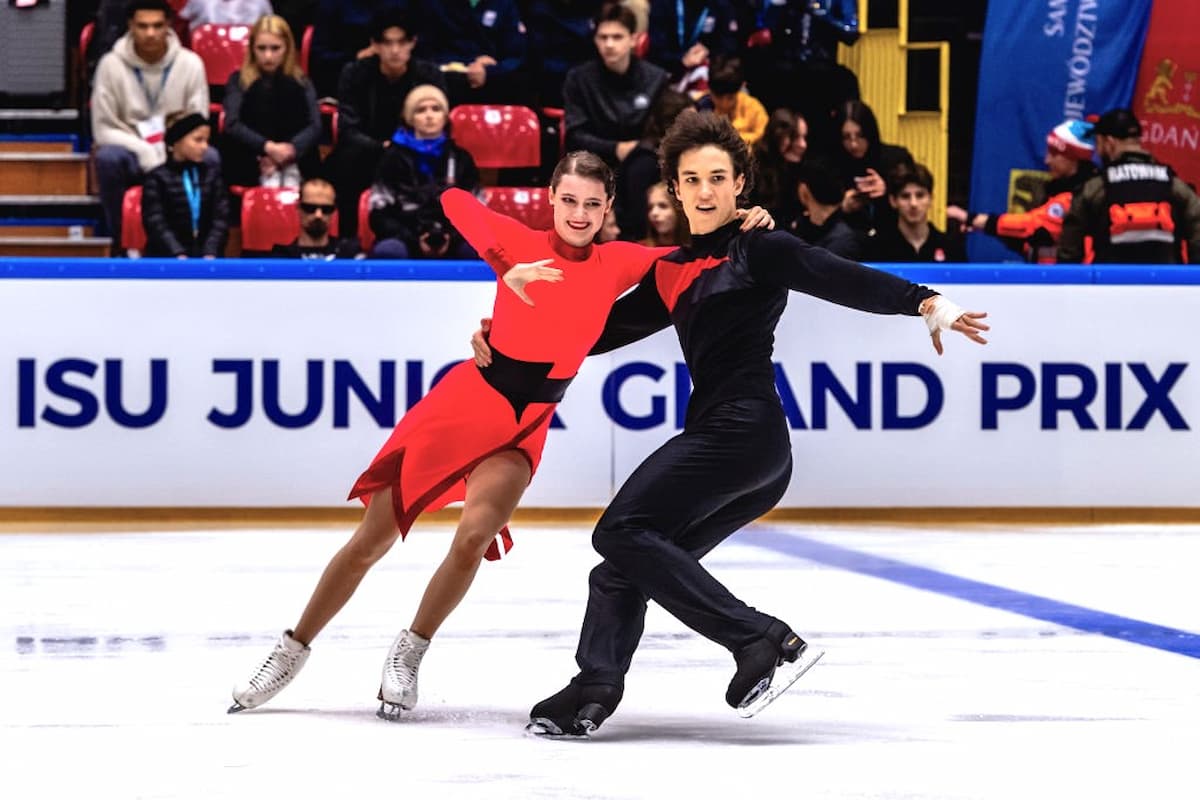 Eiskunstlauf ISU Junior Grand Prix Riga 29.-31.8.2024 Ergebnisse, Zeitplan, Übertragungen - hier im Bild das Eistnaz-Paar Darya Grimm and Michail Savitskiy aus Deutschland bei einem Wettbewerb der letzten Saison