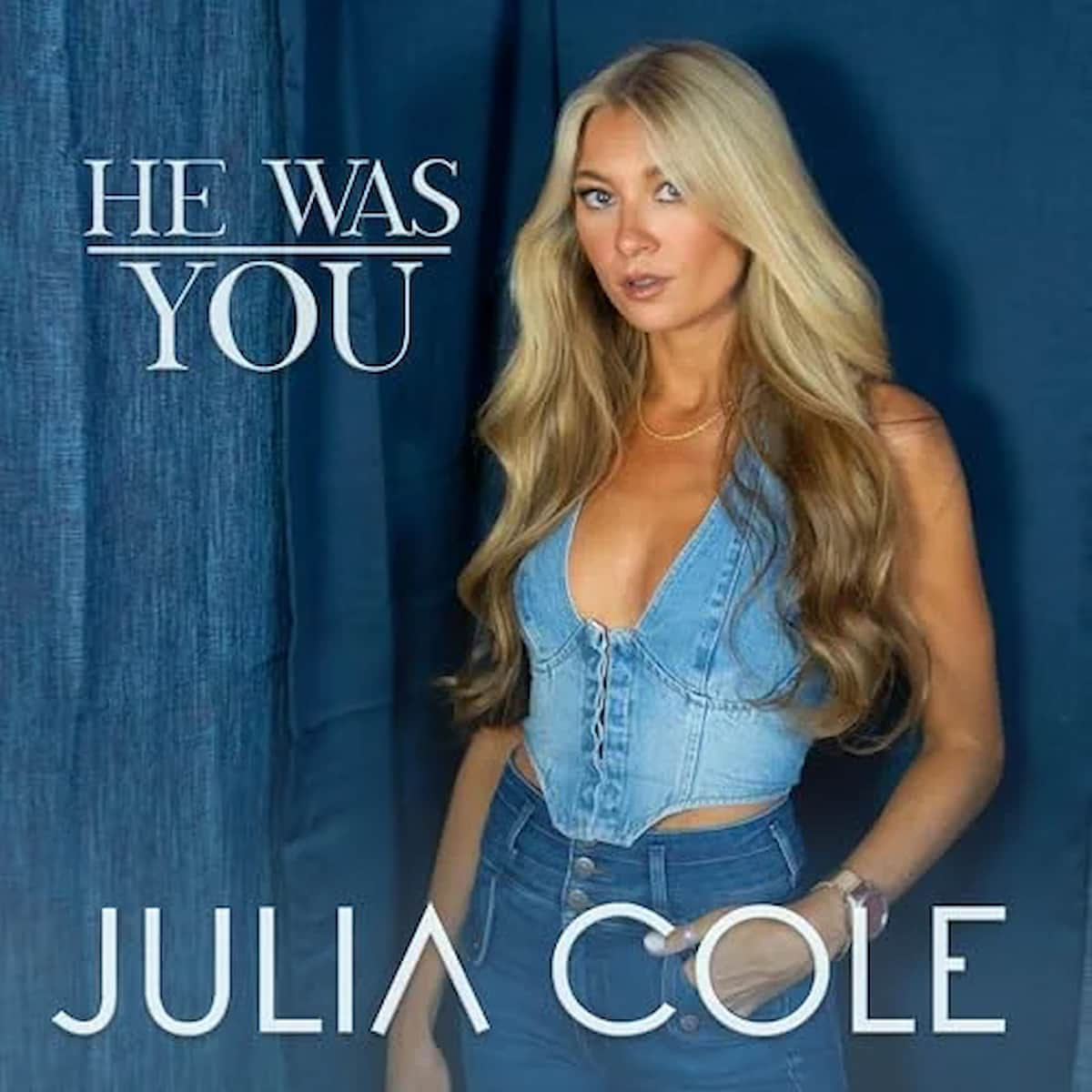 Country-Sängerin Julia Cole - Neuer Song “He was you” veröffentlicht - hier im Bild das Single-Cover zum Song mit der Sängerin Julia Cole im Mittelpunkt