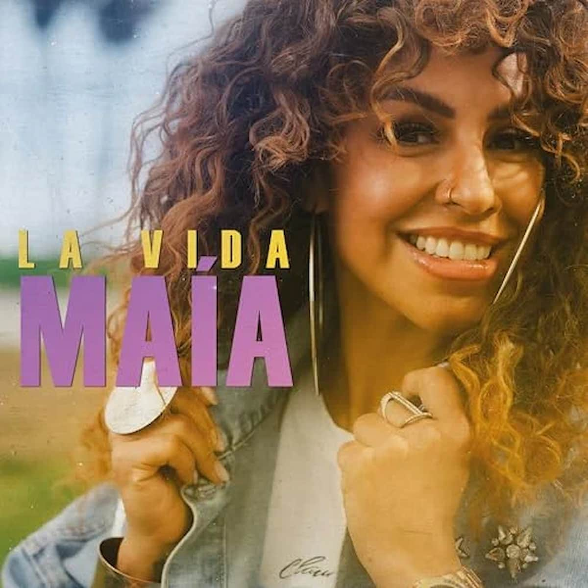 Maia - Neuer Salsa-Song “La Vida” aus Kolumbien - hier im Bild das Single-Cover mit der Sängerin Maia