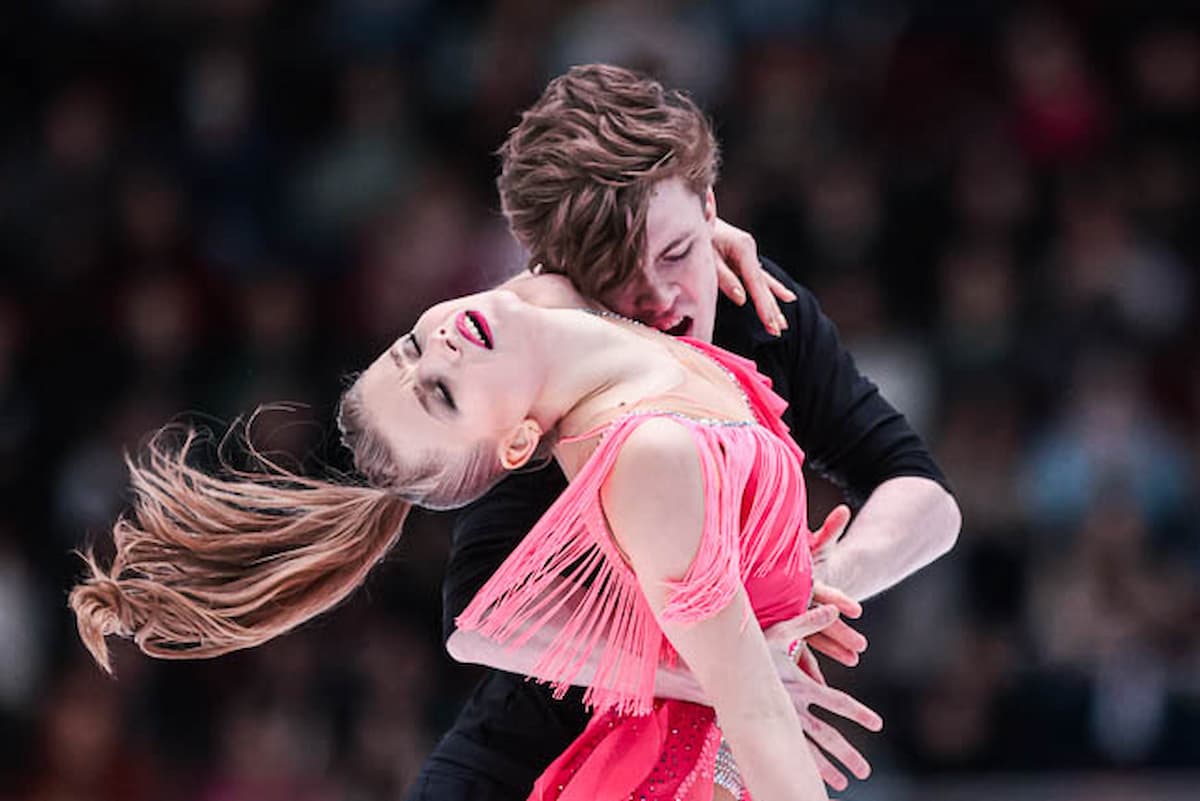 Vasilisa Kaganovskaia - Valeriy Angelopol 2023 - hier im Bild die Eistänzerin Vasilisa Kaganovskaia mit ihrem ehemaligen Partner Veleriy Angelopol beim Grand Prix Finale in Russland