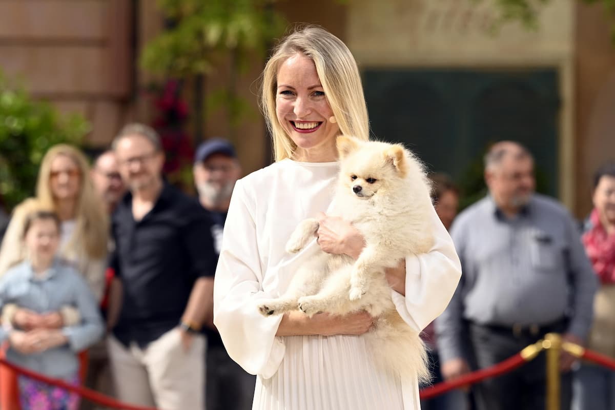 Anna Luchikhina mit Hund bei DSDS am 23.10.2024