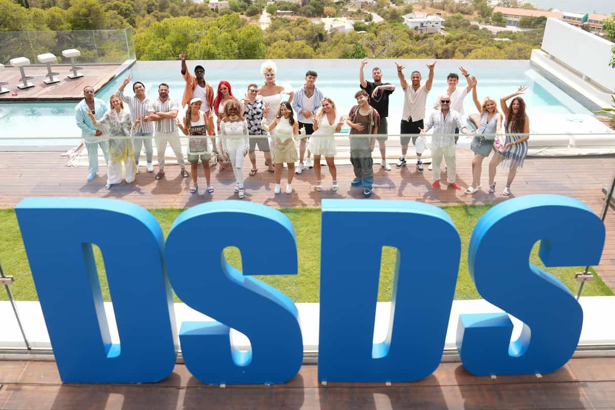 DSDS 2024 Top 20 Kandidaten - hier im Bild alle 20 Kandidaten in der Villa auf Kreta beim Auslands-Recall von DSDS 2024 in Griechenland