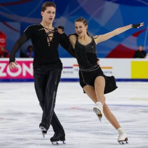 Eistanz-Paar Vasilisa Grigoryeva - Evgeniy Artyushenko im Rhythm Dance beim Junior Grand Prix Magnitogorsk 2024