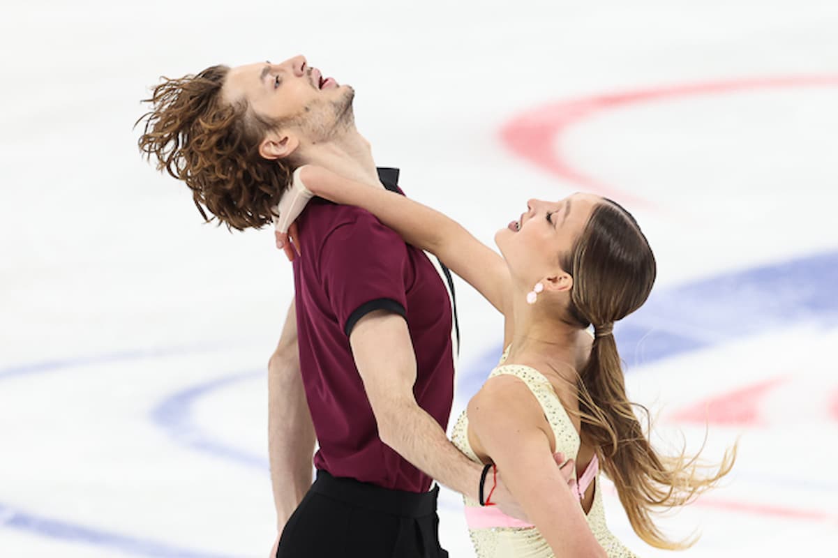 Irina Khavronina - David Narizhny beim Grand Prix Eiskunstlauf Russland 2024 in Magnitogorsk