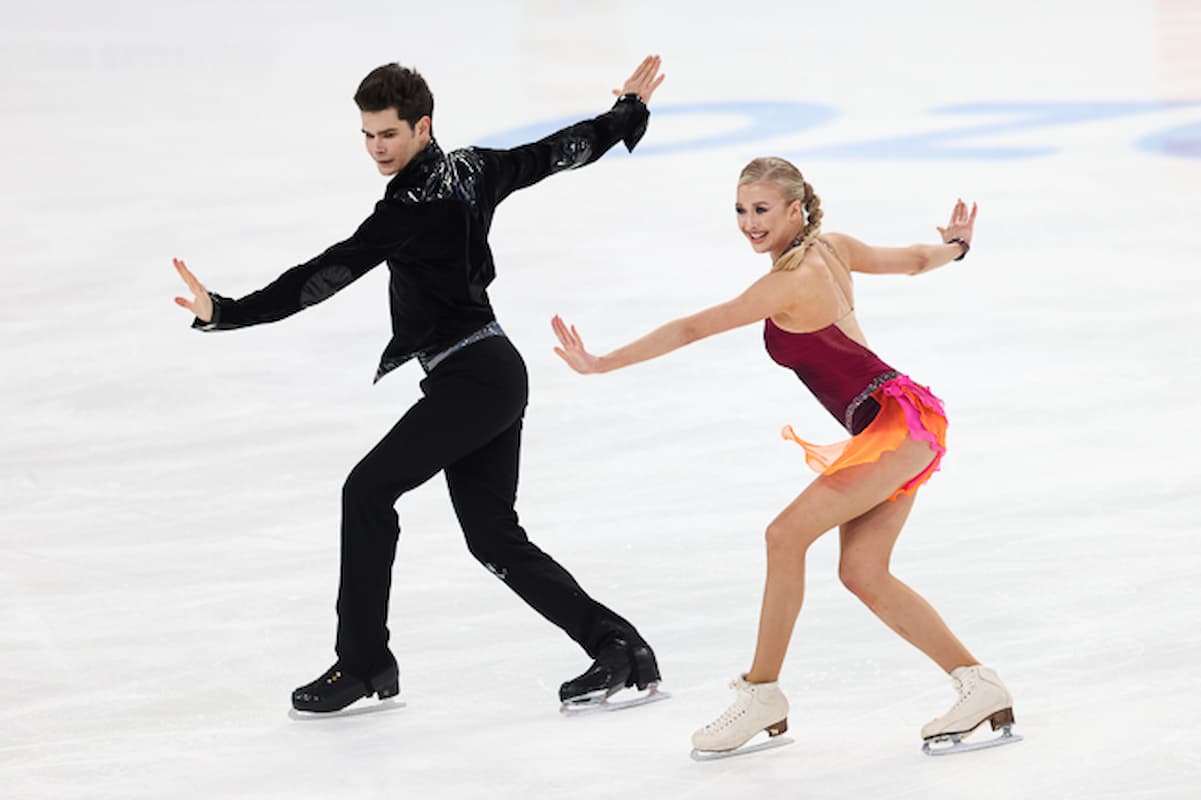 Sofia Leontieva - Daniil Gorelkin beim Grand Prix Eiskunstlauf Russland 2024 in Magnitogorsk