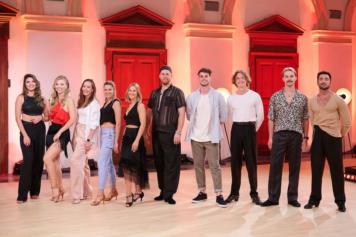 Dancing Stars 15.11.2024 - Beteiligte Tänzer (Profis) - hier im Bild von links nach rechts Alina Soboleva, Kateryna Mizera, Diana Starnets, Julia Kaufmann, Elisabeth Beck, Kevin Berger, Patrick Seebauer, Viatcheslav Issaev, Ivan Dubinin, Michele Cantanna