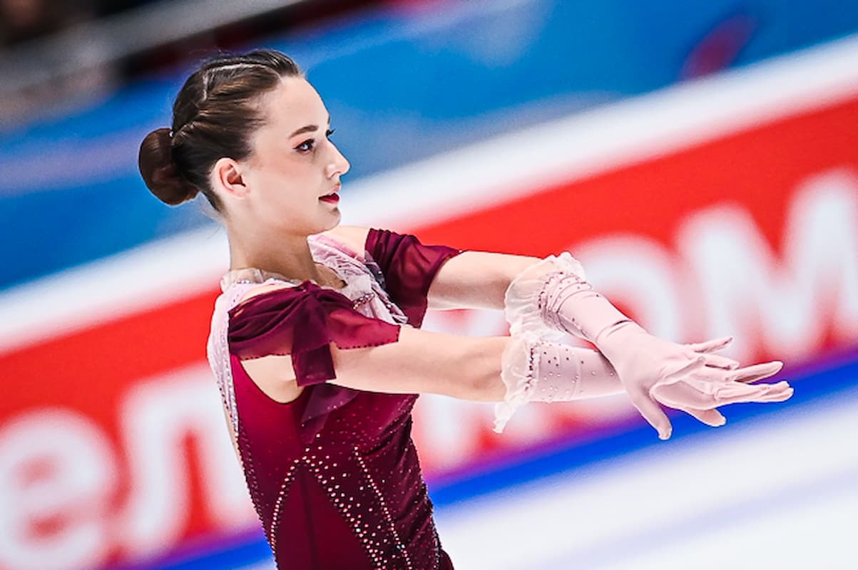 Sofia Akateva führt beim Eiskunstlauf Grand Prix St. Petersburg 2024 nach dem Kurzprogramm