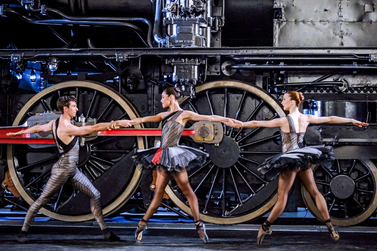 Das Wiener Staatsballett tanzt sein Neujahrsballett 2025 - hier Trevor Hayden, Sinthia Liz, Sveva Gargiulo