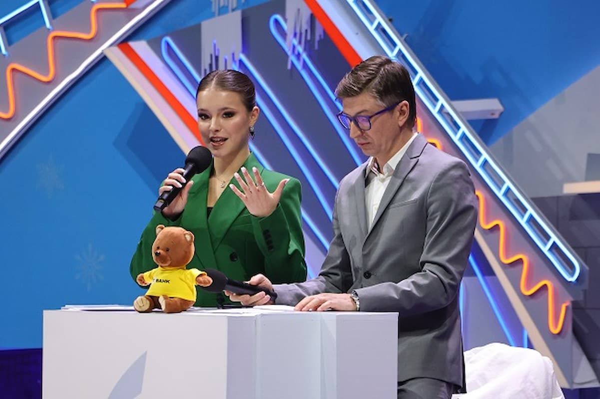 Anna Shcherbakova und Alexey Yagudin als Gastgeber der Springmeisterschaft 2025 in St. Petersburg