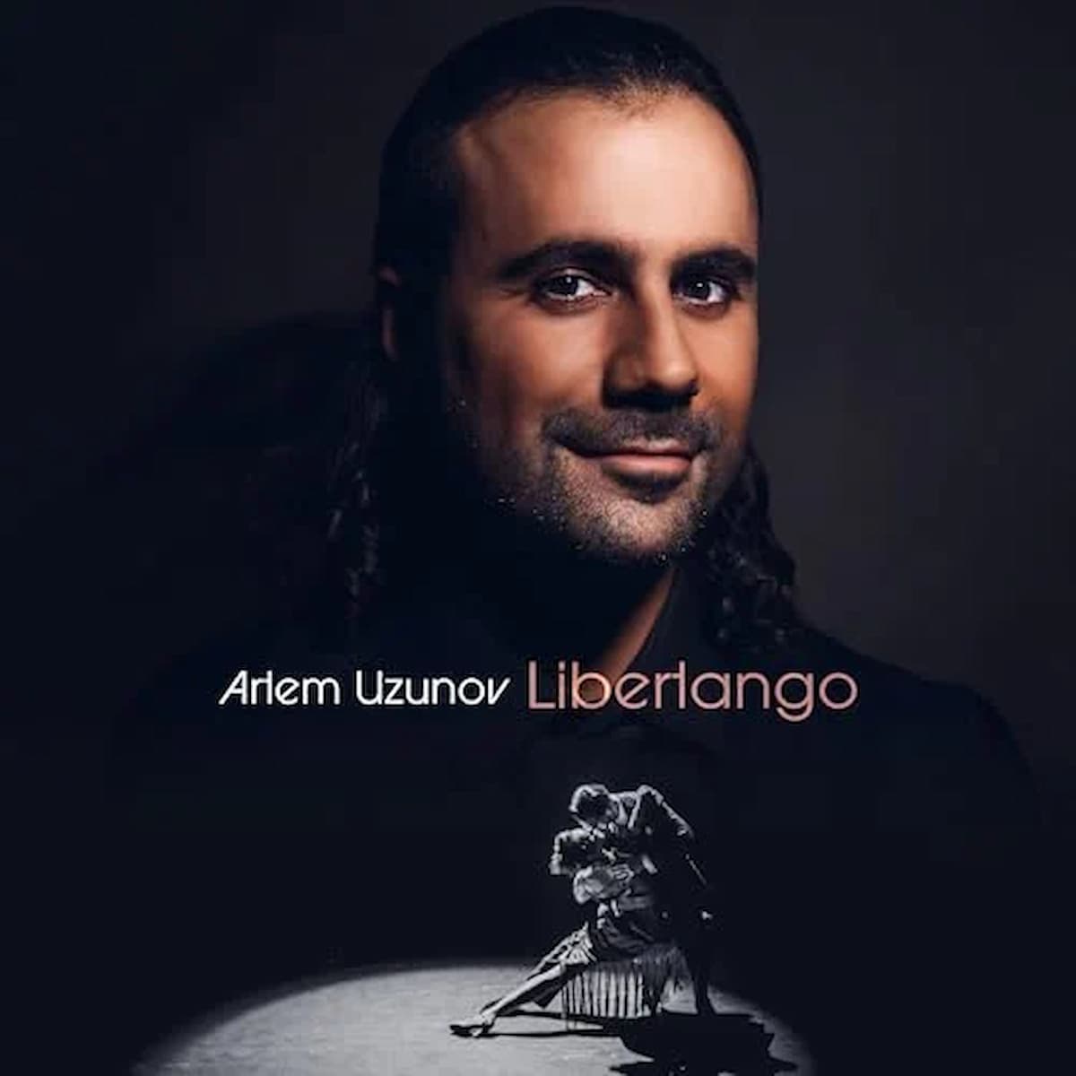 Artem Uzunov interpretiert mit der Darbuka “Libertango” orientalisch - hier im Bild das Single-Cover