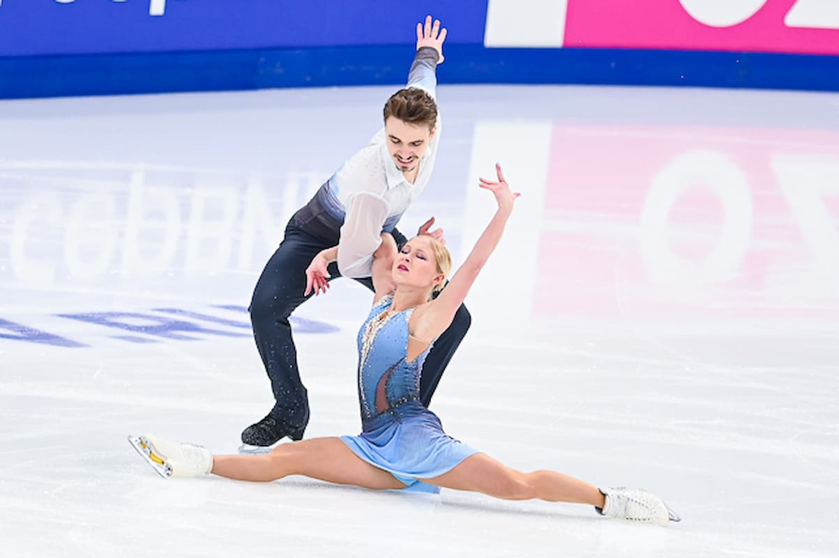 Anastasia Mukhortova - Dmitry Evgeniev auf Platz 3 im Kurzprogramm beim Eiskunstlauf Grand Prix Finale 2025 in Russland