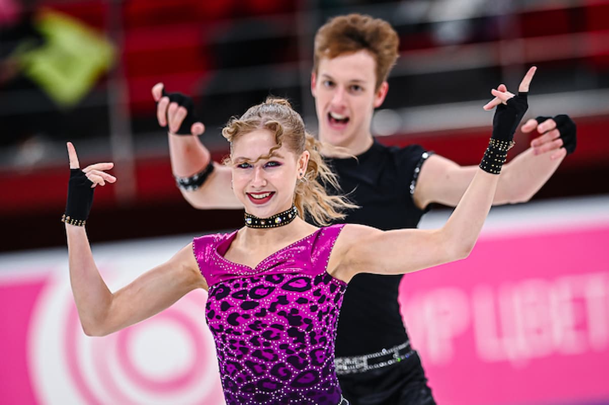 Zoya Pestova - Sergey Lugatov im Rhythm Dance bei der Eiskunstlauf-Junioren-Meisterschaft 2025 in Russland