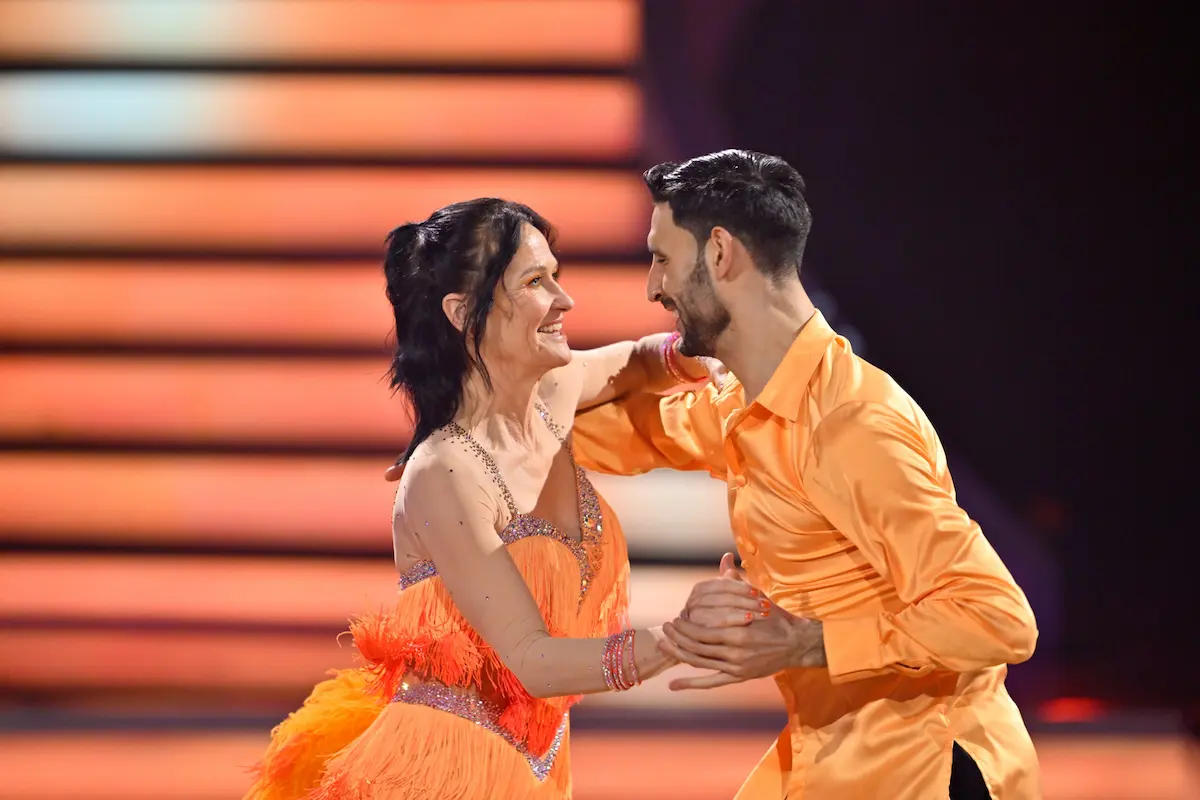 Eva Glawischnig und Dimitar Stefanin bei ihrer Samba bei den Dancing Stars am 21.3.2025