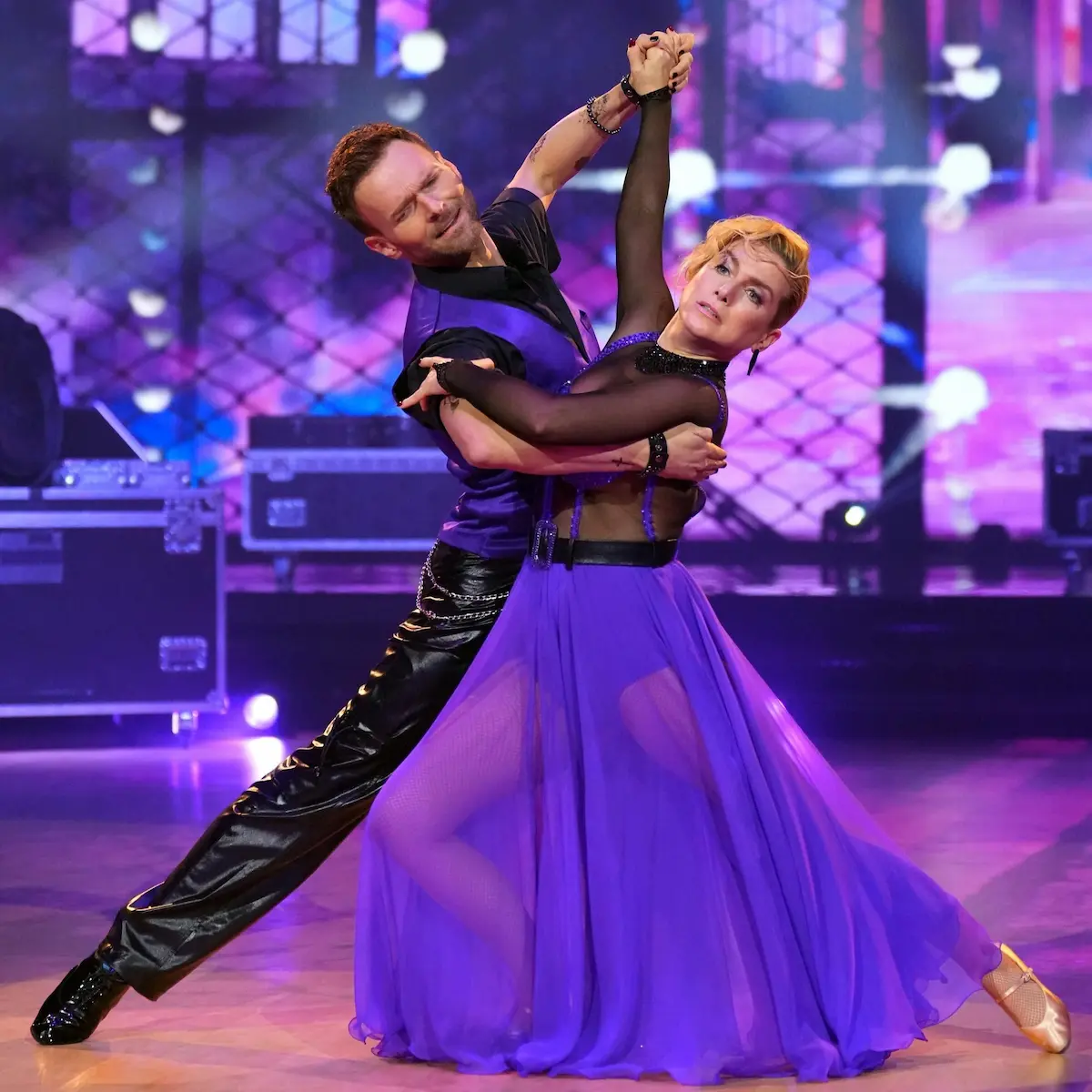 Vadim Garbuzov und Jeanette Biedermann tanzen Langsamer Walzer bei Let's dance am 7.3.2025